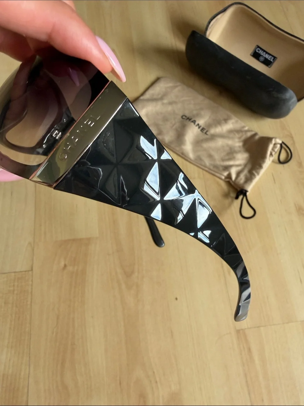 CHANEL authentic 6009